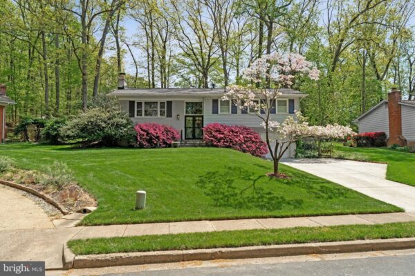 1713 Pine Valley Dr, Vienna, VA 22182 $1,170,000